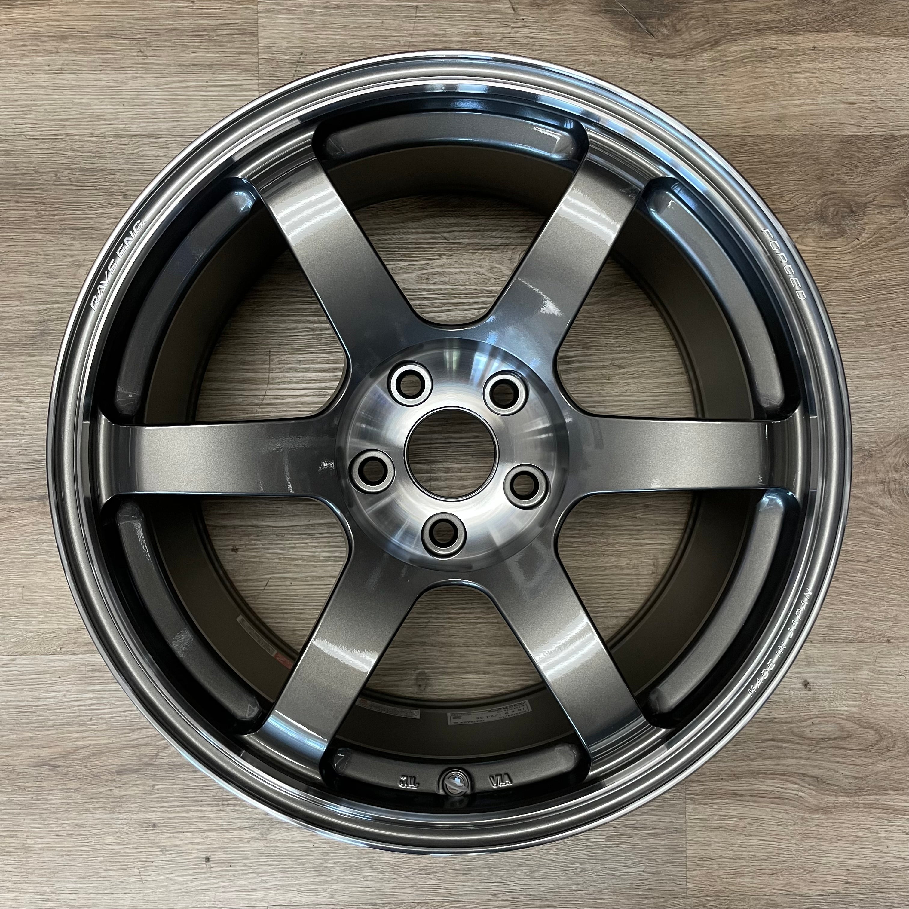 Volk Racing TE37 Saga SL 18x9.5 +45 5x114.3 Pressed Graphite (Set 