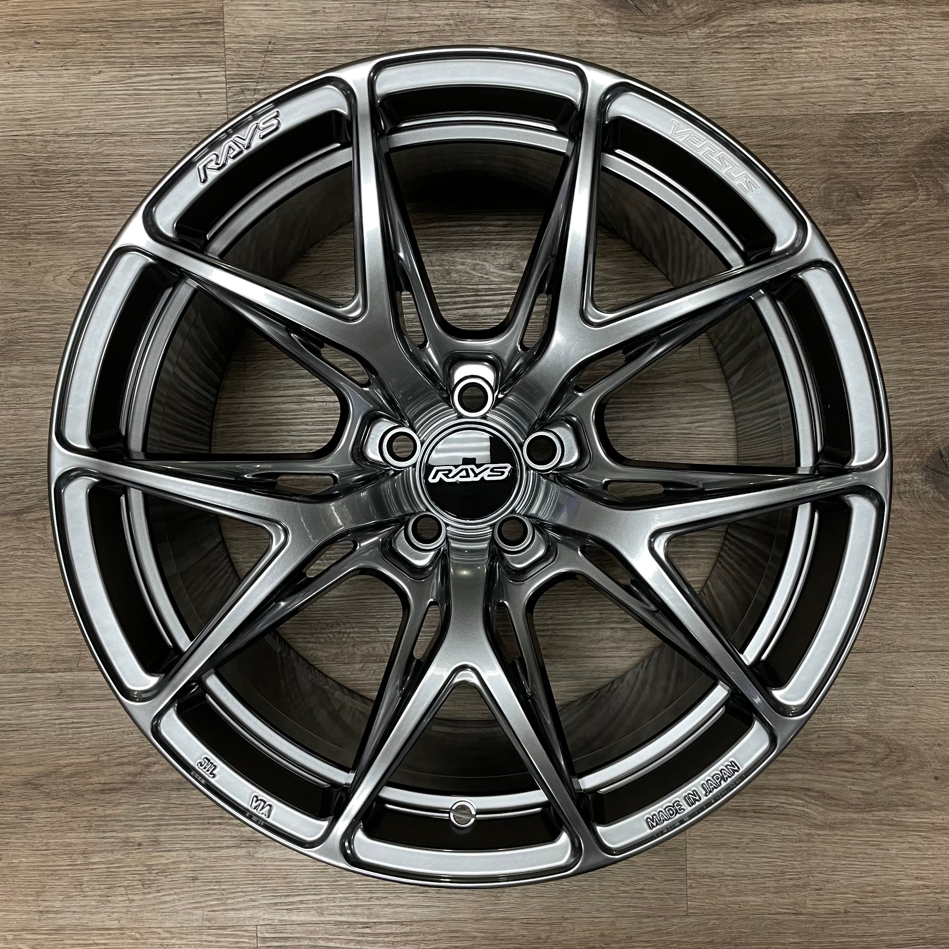 Rays Versus VV21S 18x9.5 +38 5x120 Grace Silver (Set of 4) WT2X38WQNK ...