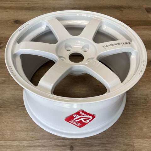 Volk Racing TE37 Saga S-Plus 18x9.5 +45 5x120 Dash White (Set of 4) WVDG2X45WDW